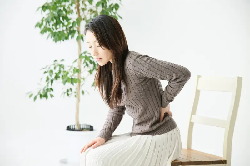 腰痛の女性